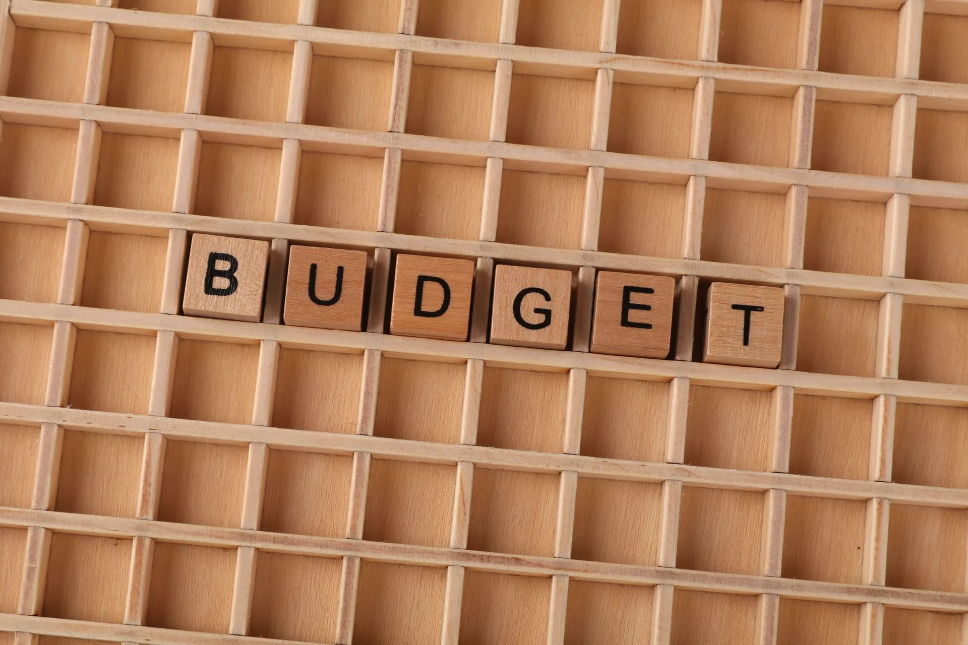 Biaya Jasa Meta Ads Bali 2026: Management Fee vs Budget Iklan, Ini Bedanya